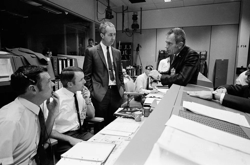 Apollo 13 Crisis Meeting